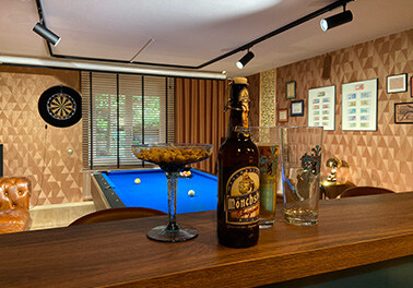 Souterrain im Stil eines Pubs